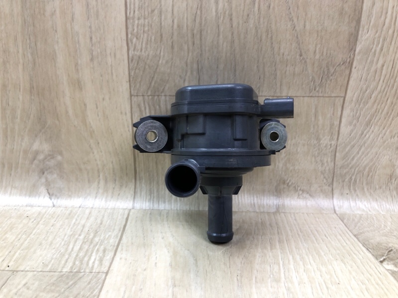 Запчасть помпа инвертора LEXUS RX350/450 15-22 G9040-52020 Б/У Помпа инвертора LEXUS RX350/450 15-22 G9040-52020 Б/У