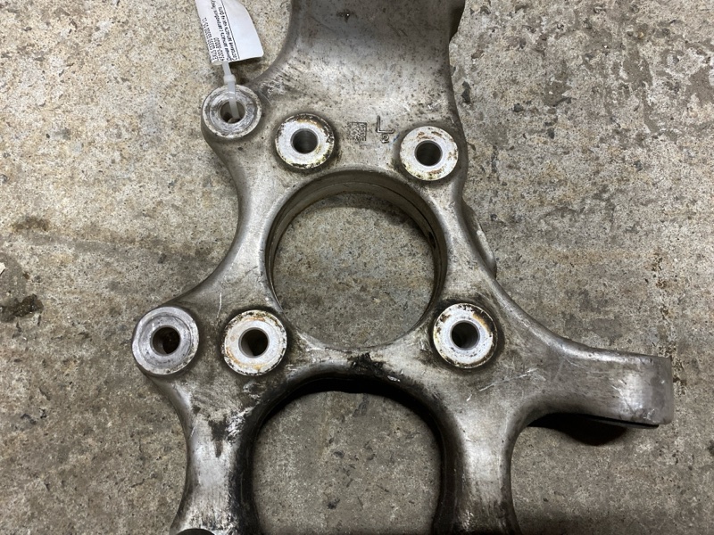 Кулак поворотный передний левый LEXUS GS350 GS300 05-11