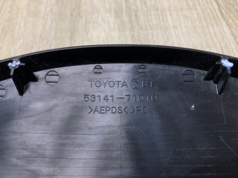 Эмблема передняя LAND CRUISER 200 08-21 Эмблема передняя LAND CRUISER 200 08-21