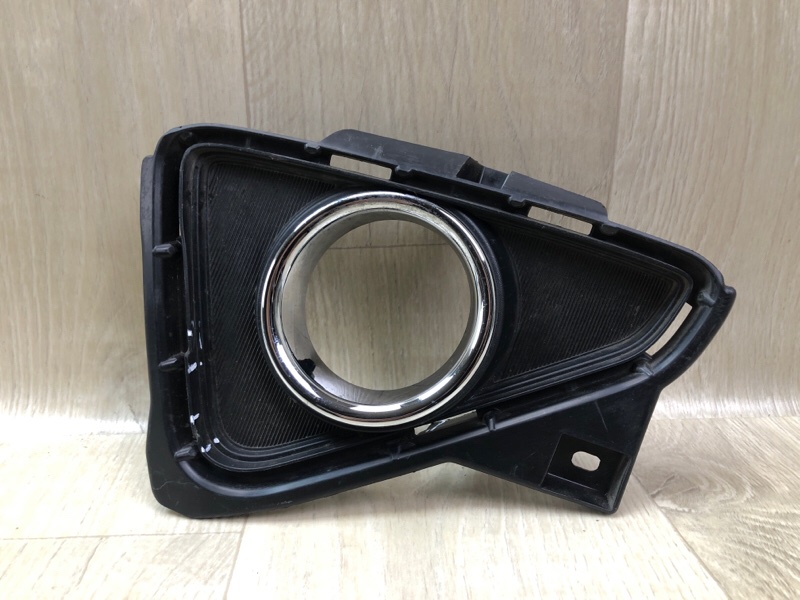 Запчасть накладка противотуманной фары передняя левая TOYOTA RAV4 13-19 52040-42050 Б/У Накладка противотуманной фары передняя левая TOYOTA RAV4 13-19 52040-42050 Б/У