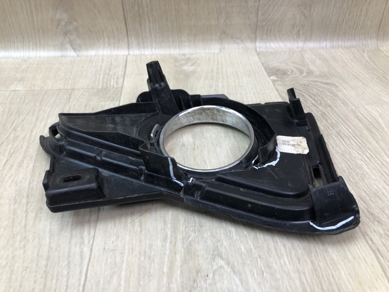 Накладка противотуманной фары передняя левая TOYOTA RAV4 13-19 Накладка противотуманной фары передняя левая TOYOTA RAV4 13-19