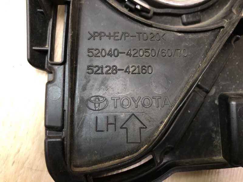 Накладка противотуманной фары передняя левая RAV4 13-19 Накладка противотуманной фары передняя левая RAV4 13-19