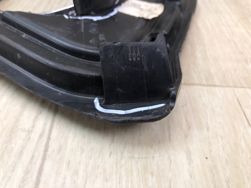 Накладка противотуманной фары передняя левая RAV4 13-19 Накладка противотуманной фары передняя левая RAV4 13-19