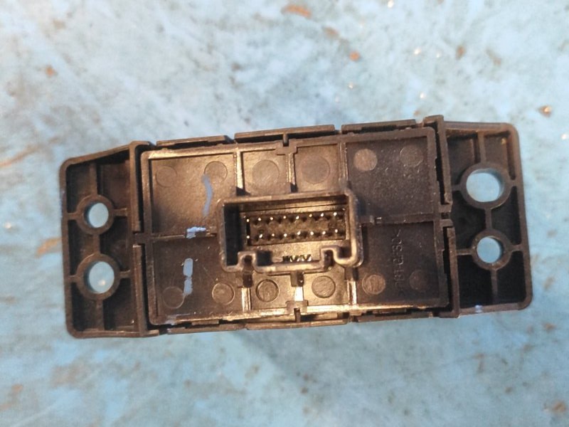 Кнопка стояночного тормоза QX50 18- 2023 2.0 KR20DDET Кнопка стояночного тормоза QX50 18- 2023 2.0 KR20DDET