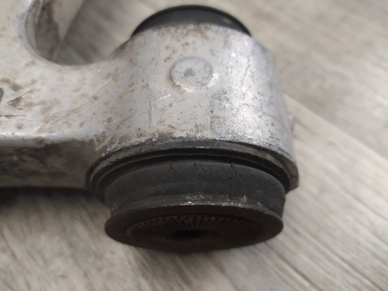 Рычаг передней подвески нижний правый GS350 GS300 05-11 3.5 2GR-FSE Рычаг передней подвески нижний правый GS350 GS300 05-11 3.5 2GR-FSE