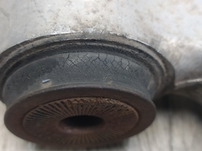 Рычаг передней подвески нижний правый GS350 GS300 05-11 3.5 2GR-FSE Рычаг передней подвески нижний правый GS350 GS300 05-11 3.5 2GR-FSE