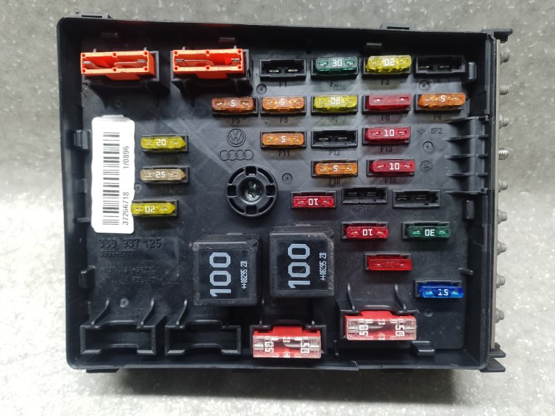 Запчасть блок предохранителей моторный отсек VOLKSWAGEN PASSAT CC 08-12 2008 2.0 CCTA 3C0937125 Б/У Блок предохранителей моторный отсек VOLKSWAGEN PASSAT CC 08-12 2008 2.0 CCTA 3C0937125 Б/У