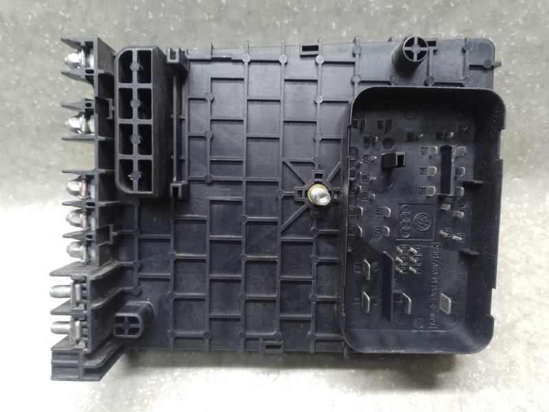 Блок предохранителей моторный отсек PASSAT CC 08-12 2008 2.0 CCTA Блок предохранителей моторный отсек PASSAT CC 08-12 2008 2.0 CCTA