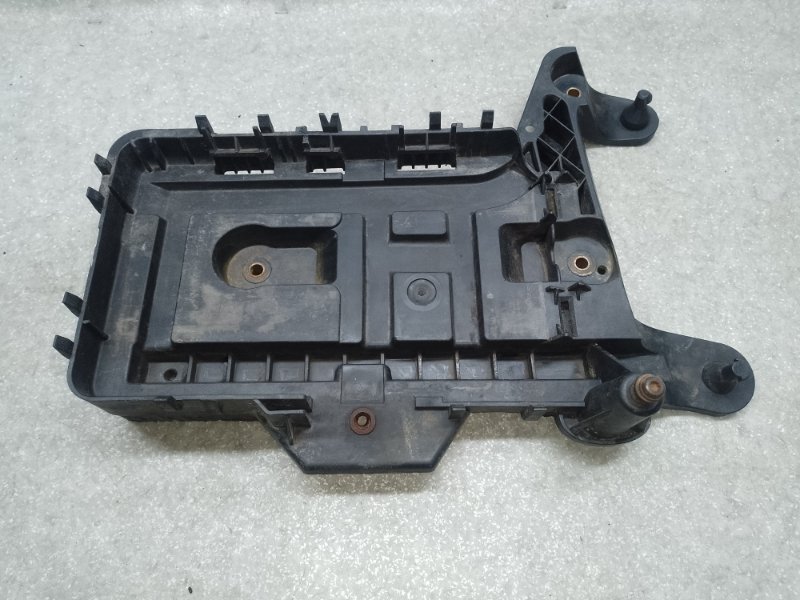 Запчасть полка аккумулятора VOLKSWAGEN PASSAT CC 08-12 2008 2.0 CCTA 1K0915333H Б/У Полка аккумулятора VOLKSWAGEN PASSAT CC 08-12 2008 2.0 CCTA 1K0915333H Б/У