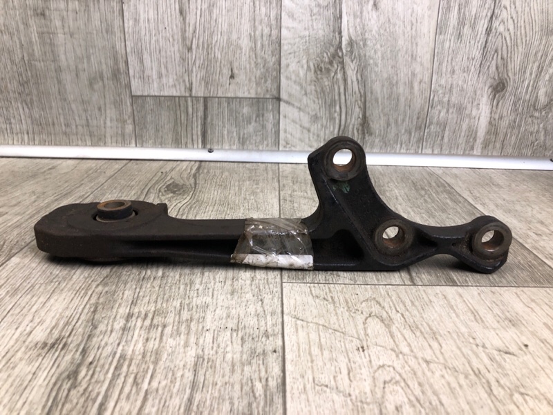 Кронштейн редуктора передний левый LAND CRUISER PRADO 120 02-09 4.0 1GR-FE Кронштейн редуктора передний левый LAND CRUISER PRADO 120 02-09 4.0 1GR-FE