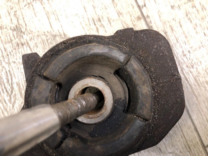 Кронштейн редуктора передний левый LAND CRUISER PRADO 120 02-09 4.0 1GR-FE Кронштейн редуктора передний левый LAND CRUISER PRADO 120 02-09 4.0 1GR-FE