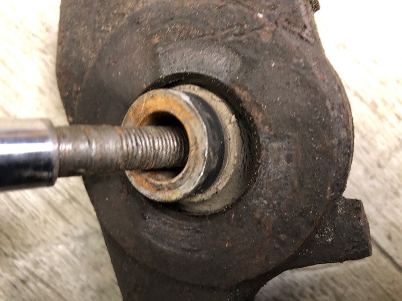 Кронштейн редуктора передний левый LAND CRUISER PRADO 120 02-09 4.0 1GR-FE Кронштейн редуктора передний левый LAND CRUISER PRADO 120 02-09 4.0 1GR-FE