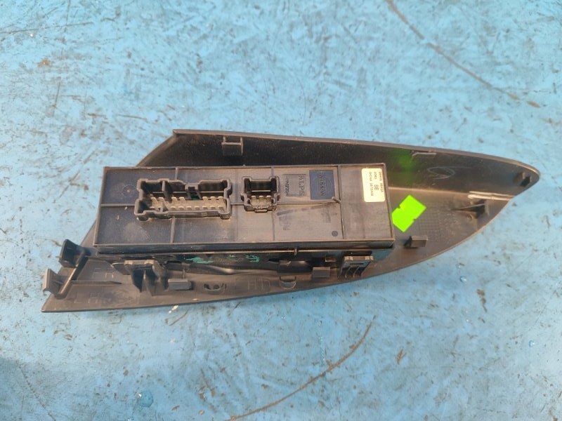 Блок управления стеклоподъемниками передний левый NISSAN SENTRA B17 12-21