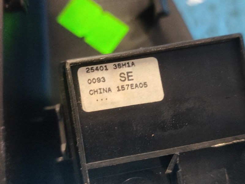 Блок управления стеклоподъемниками передний левый SENTRA B17 12-21