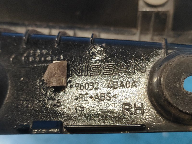 Накладка крышки багажника правая X-TRAIL/ROGUE T32 13-20 Накладка крышки багажника правая X-TRAIL/ROGUE T32 13-20