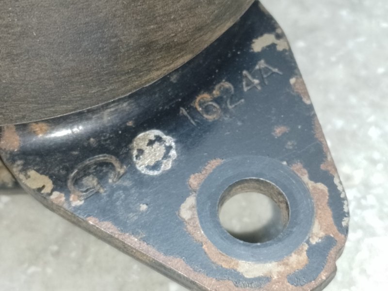 Подушка двигателя NISSAN LEAF 10-17 EM61