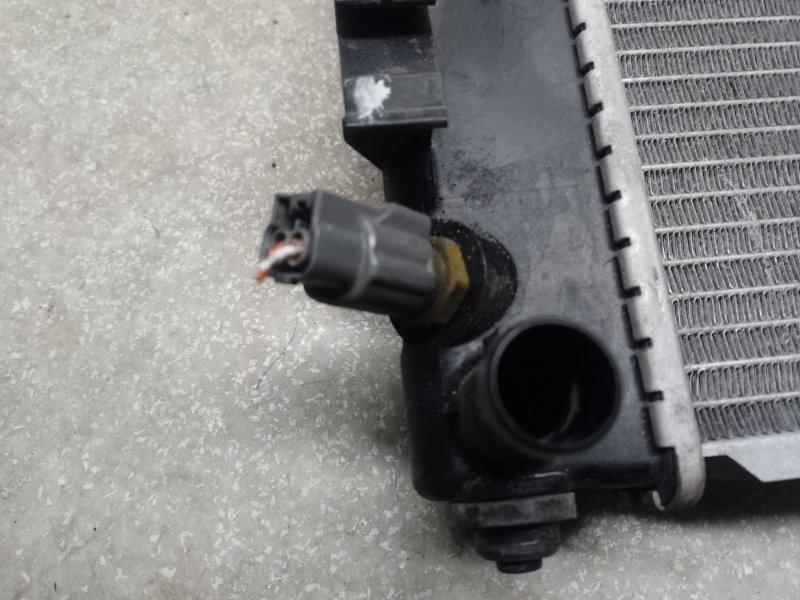 Радиатор основной LEAF 10-17 2011 EM61 Радиатор основной LEAF 10-17 2011 EM61