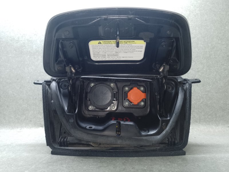 Зарядное гнездо (розетка) LEAF 10-17 2011 EM61 Зарядное гнездо (розетка) LEAF 10-17 2011 EM61