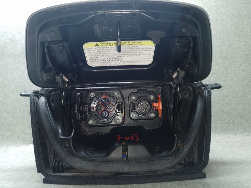 Зарядное гнездо (розетка) NISSAN LEAF 10-17 EM61 Зарядное гнездо (розетка) NISSAN LEAF 10-17 EM61