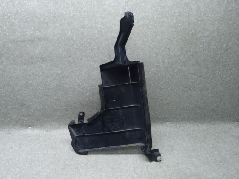 Дефлектор радиатора левый LEAF 10-17 2011 EM61