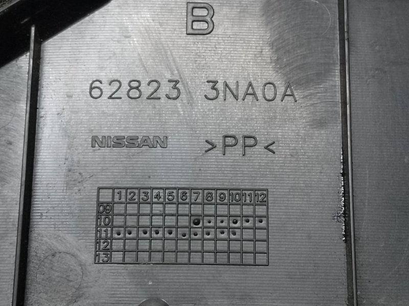 Дефлектор радиатора левый NISSAN LEAF 10-17 EM61