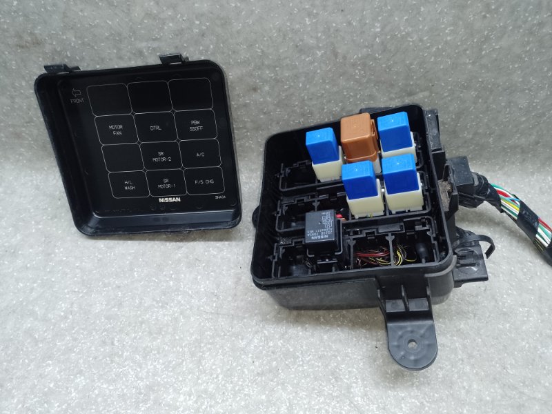 Реле NISSAN LEAF 10-17 2011 EM61 2438840F00 Б/У