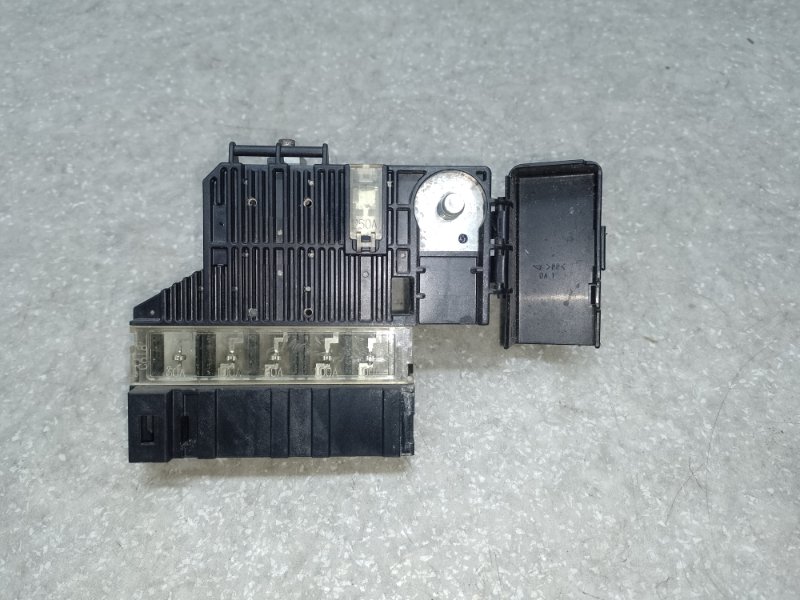 Клемма аккумулятора LEAF 10-17 2011 EM61