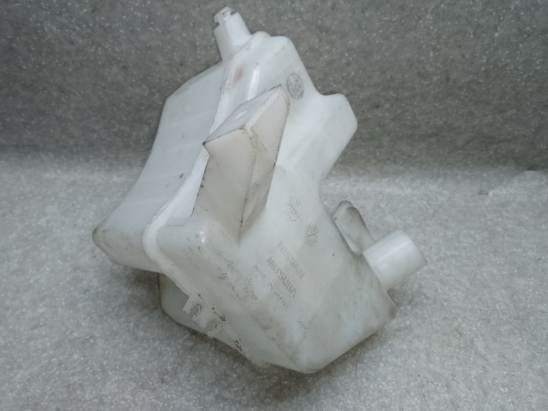 Бачок омывателя NISSAN LEAF 10-17 2011 EM61 289103NA0A Б/У