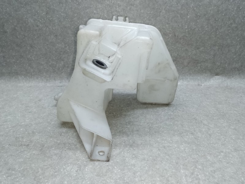 Бачок омывателя NISSAN LEAF 10-17 EM61