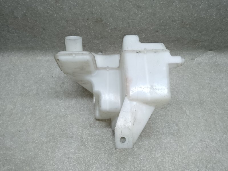 Бачок омывателя LEAF 10-17 2011 EM61