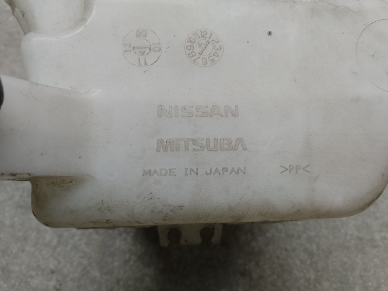 Бачок омывателя LEAF 10-17 2011 EM61