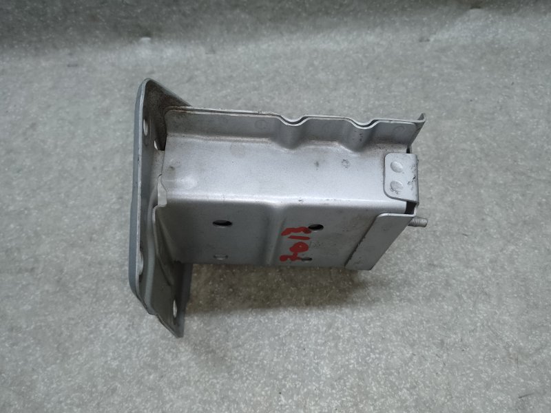 Кронштейн усилителя переднего бампера правый LEAF 10-17 2011 EM61 Кронштейн усилителя переднего бампера правый LEAF 10-17 2011 EM61