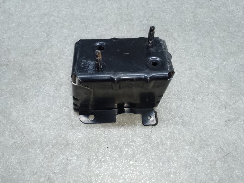 Кронштейн усилителя заднего бампера левый LEAF 10-17 2011 EM61