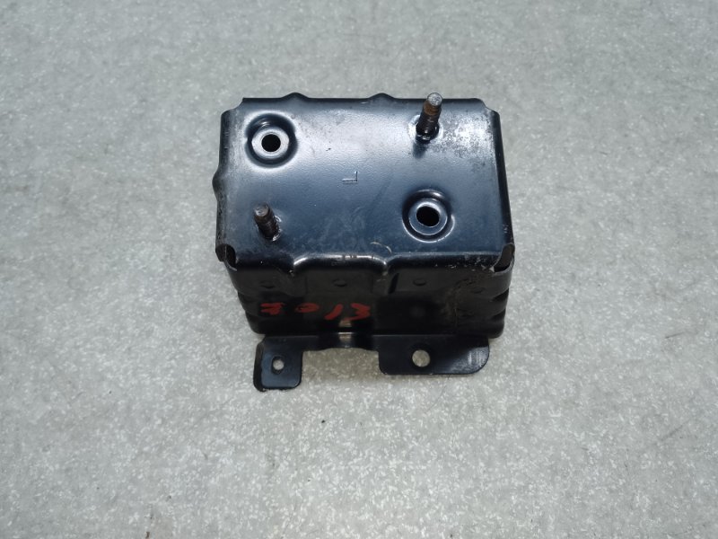 Кронштейн усилителя заднего бампера левый NISSAN LEAF 10-17 EM61