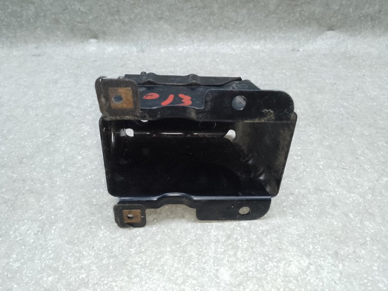 Кронштейн усилителя заднего бампера левый LEAF 10-17 2011 EM61