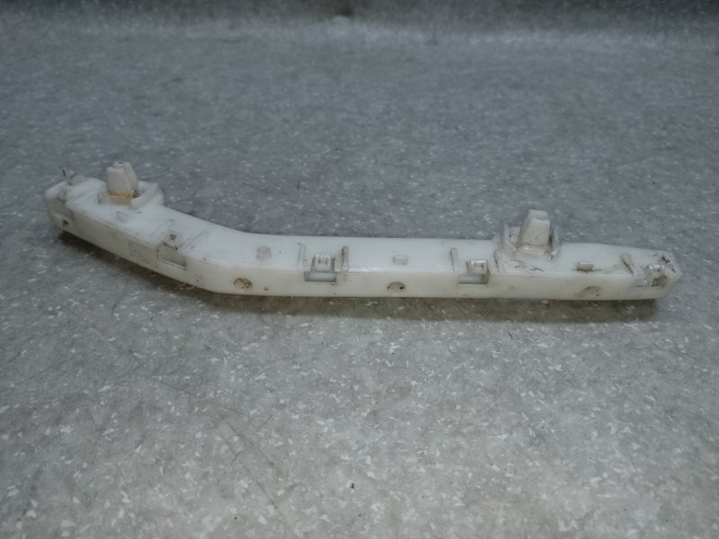 Кронштейн переднего бампера (на крыле) левый LEAF 10-17 2011 EM61