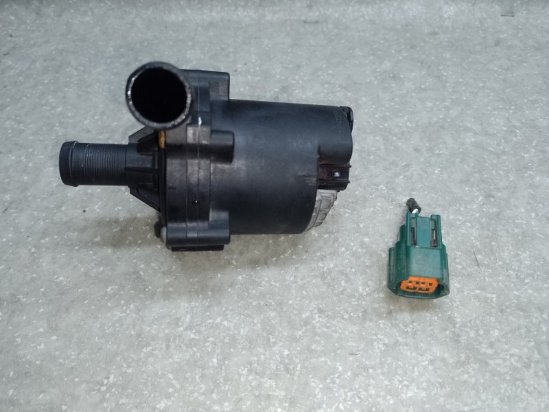 Помпа охлаждения электрическая LEAF 10-17 2011 EM61