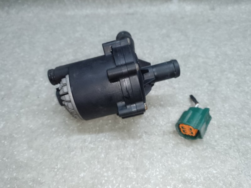 Помпа охлаждения электрическая LEAF 10-17 2011 EM61