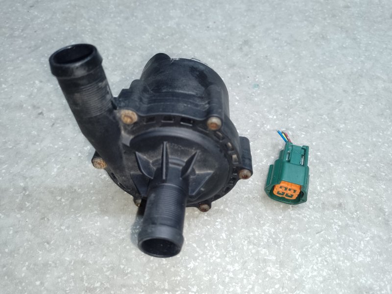 Помпа охлаждения электрическая NISSAN LEAF 10-17 2011 EM61 925523NA0A Б/У