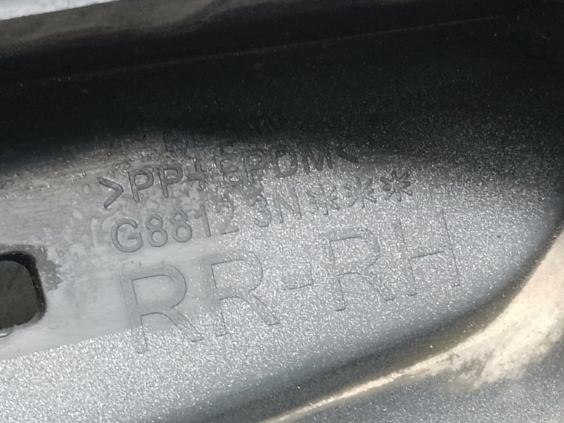 Брызговик задний правый LEAF 10-17 2011 EM61 Брызговик задний правый LEAF 10-17 2011 EM61