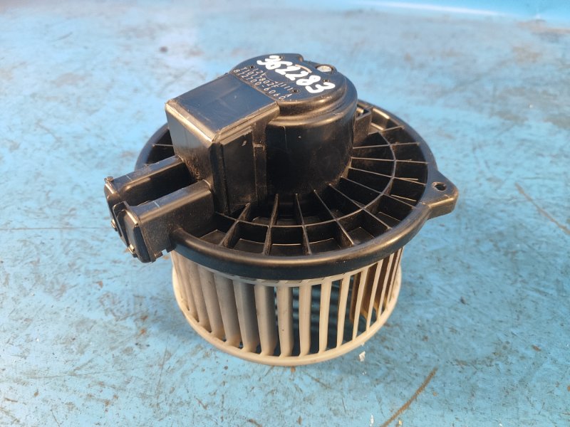 Запчасть моторчик печки SUBARU CROSSTREK 12-17 2014 FB20X e-Boxer 8727006060 Б/У Моторчик печки SUBARU CROSSTREK 12-17 2014 FB20X e-Boxer 8727006060 Б/У