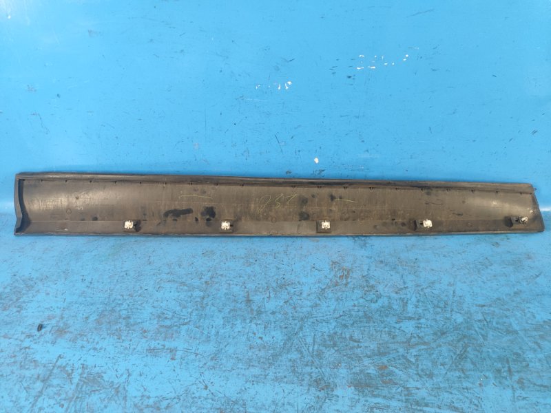 Молдинг двери передний правый X3 (F25) 11-17 Молдинг двери передний правый X3 (F25) 11-17