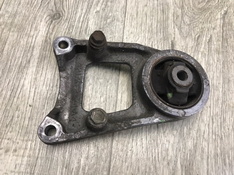 Запчасть кронштейн редуктора левый LEXUS NX 14-21 Внедорожник 5238042120 Б/У Кронштейн редуктора левый LEXUS NX 14-21 Внедорожник 5238042120 Б/У