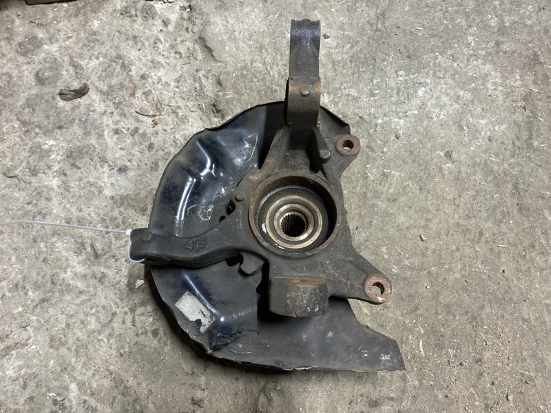 Кулак поворотный передний левый CAMRY 30 02-06