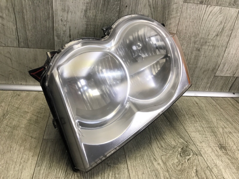 Фара левая GRAND CHEROKEE 04-10