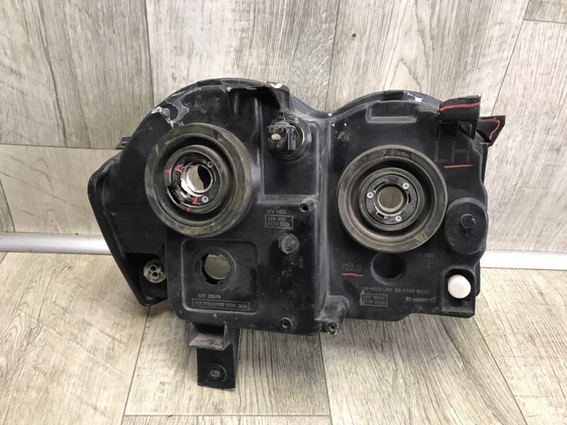 Фара левая GRAND CHEROKEE 04-10