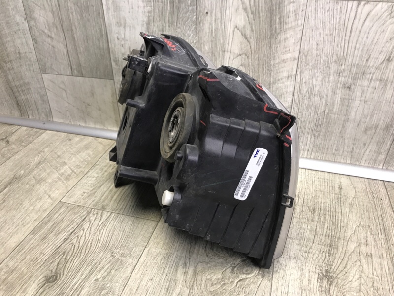 Фара левая GRAND CHEROKEE 04-10