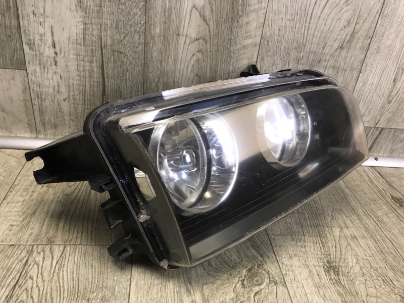 Фара правая CHARGER 05-10