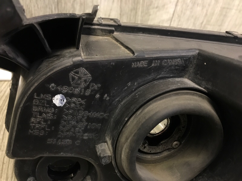 Фара правая CHARGER 05-10