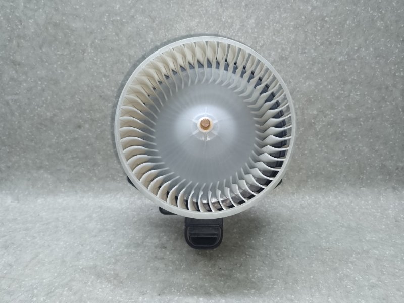 Запчасть моторчик печки DODGE JOURNEY 08-20 2014 3.6 ERB 68038189AA Б/У Моторчик печки DODGE JOURNEY 08-20 2014 3.6 ERB 68038189AA Б/У